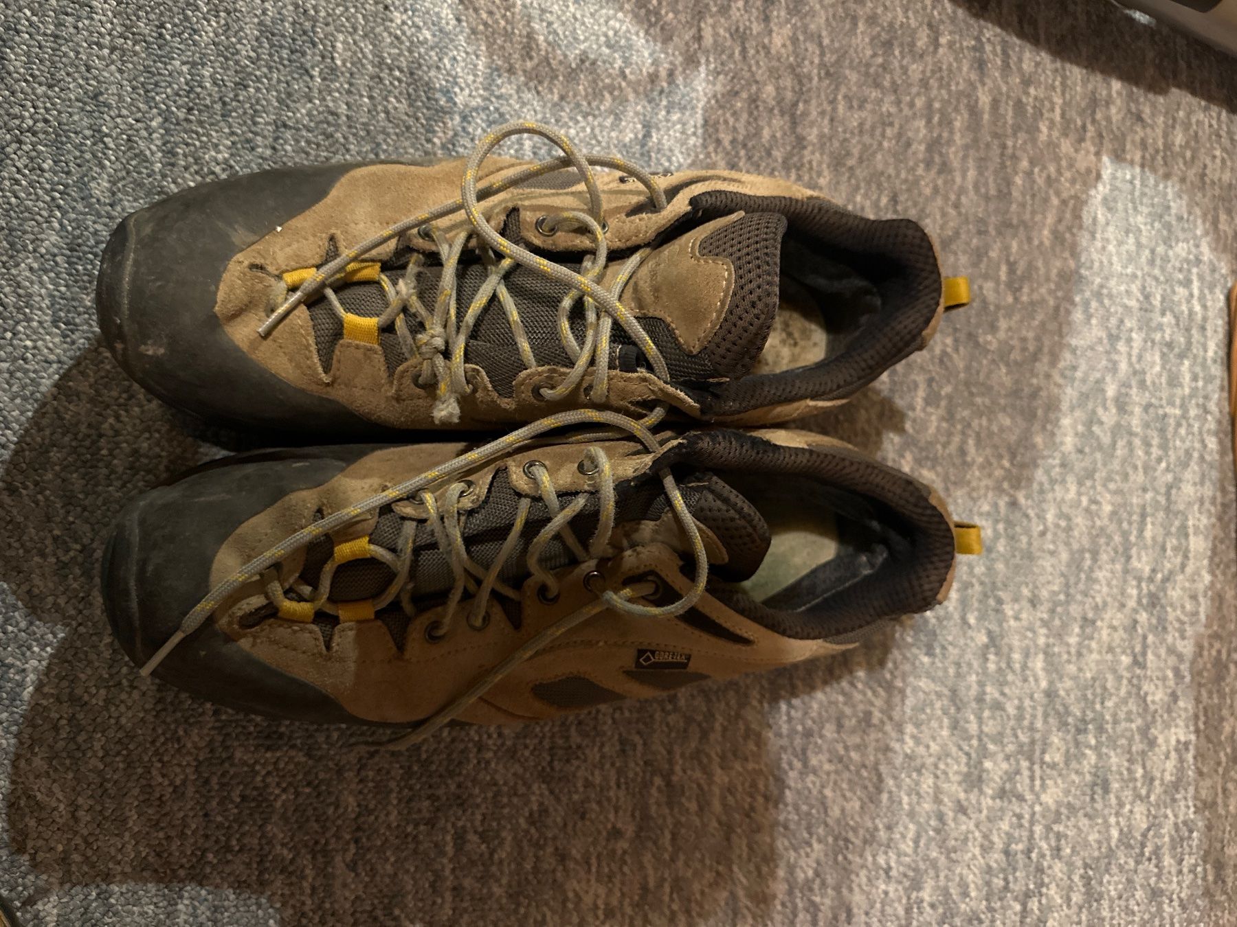 Vibram Scarpe da uomo: Wanderschuhe Gore-Tex Vibram Grösse 44.5 gebraucht – Usato da Schaffhausen venduto da ann_g6tx