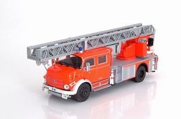 Mercedes-Benz L1519 Feuerwehr Hamburg Drehleiter rot/ silber