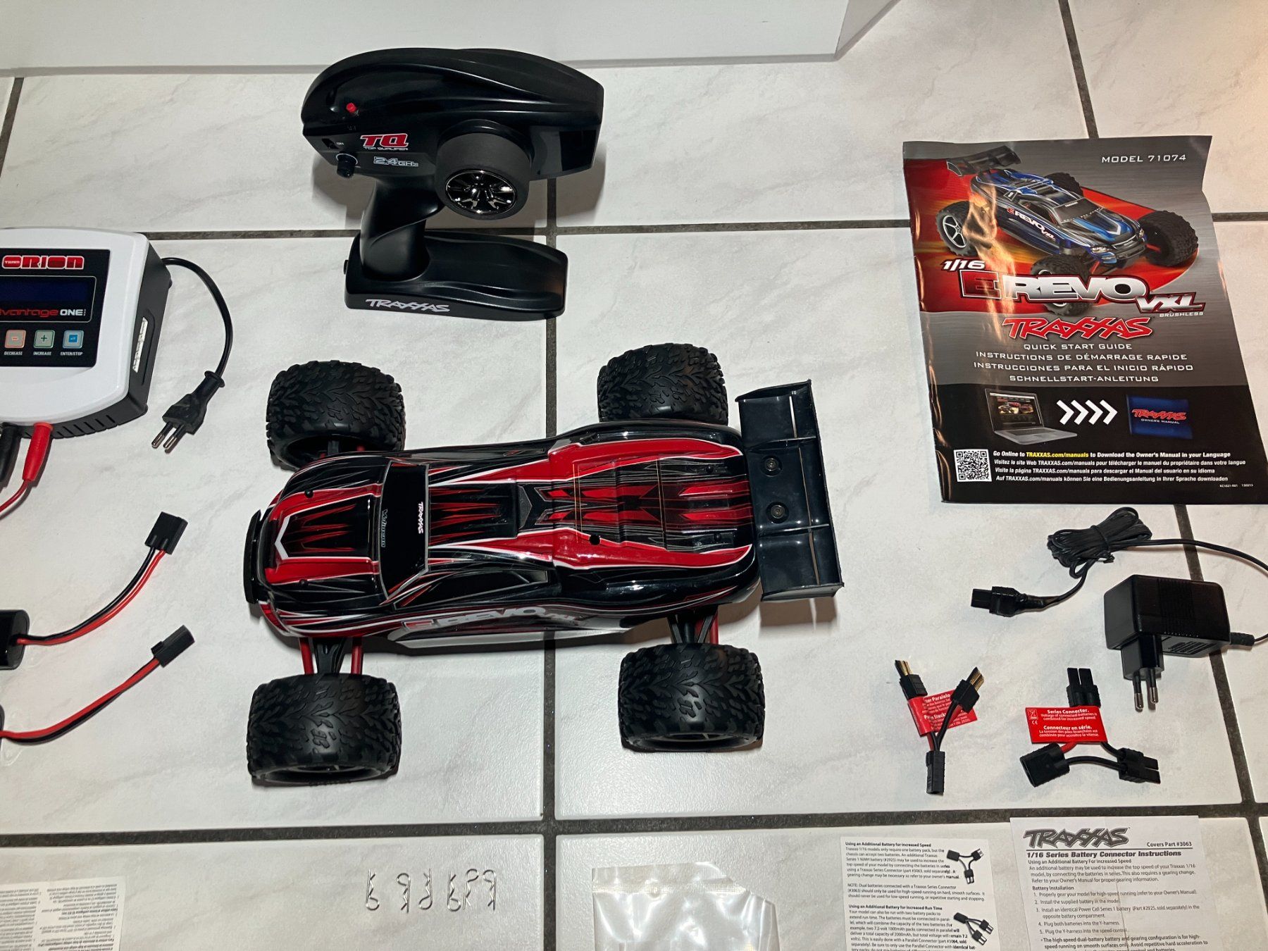 Traxxas RC Modellbau: Traxxas EREVO VXL 1/16 mit Ladegerät. – Gebraucht aus Abtwil AG von Swissraver 3