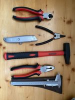 Hammer, Zangen, Schieblehre, Messer - Werkzeug Set (A)