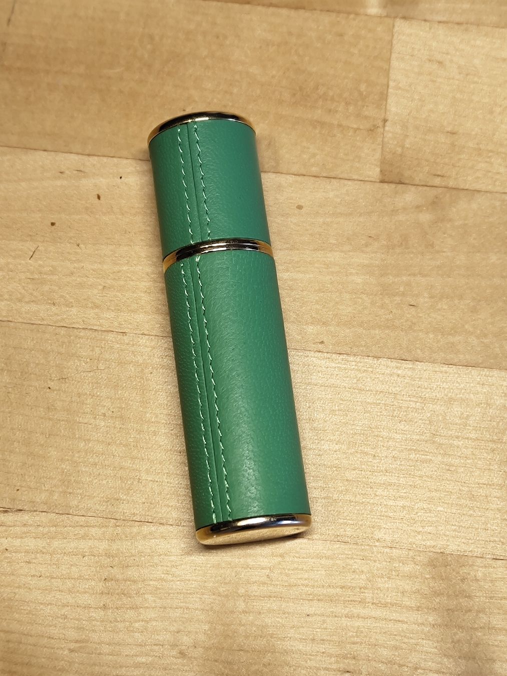 Altri Prodotti per fumatori: Parfumzerstäuber grün Lederoptik Leer – Usato da Gasel venduto da Toastyengineer