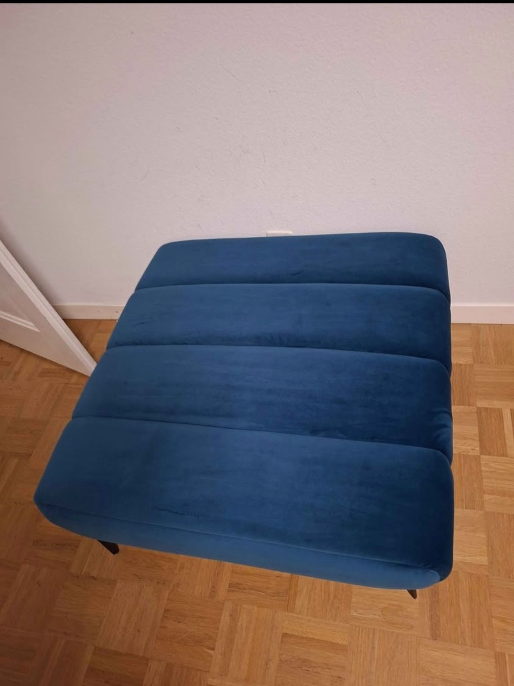 Sofas: Sofa mit Hocker blau Samt guter Zustand – Gebraucht aus Bern von gho_7b72 1