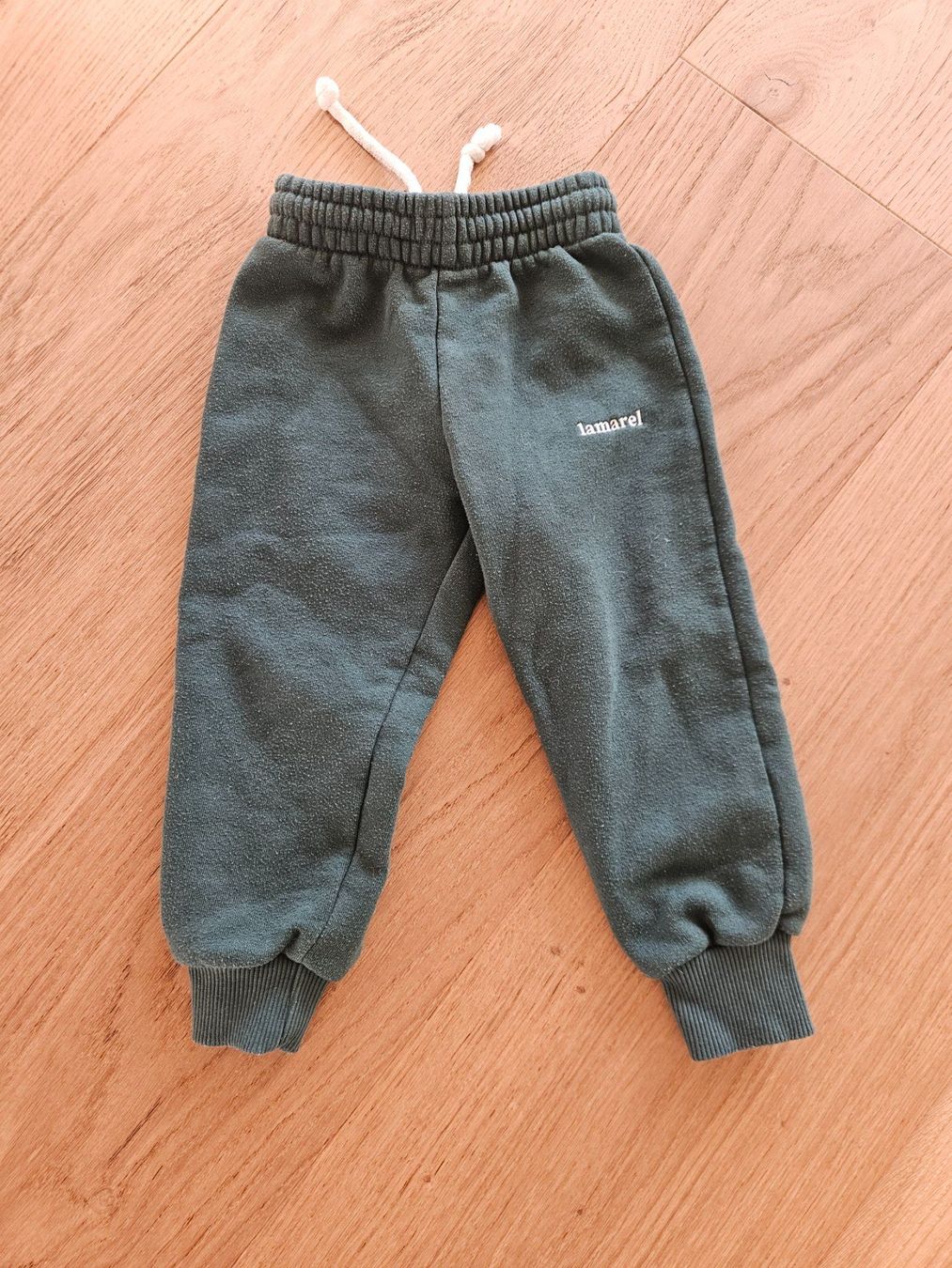 Lamarel Pantaloni: Grüne Jogging-Hose von lamarel – Usato da Cham venduto da gr80