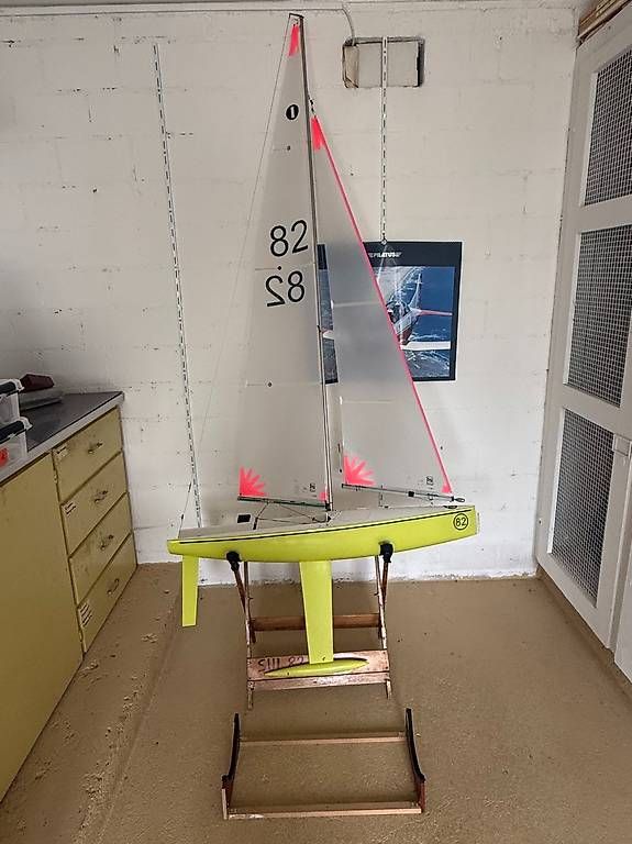 RC Modellbau: IOM Modellsegelboot mit viel Zusatzmaterial – Gebraucht aus Richterswil von Blue210 1
