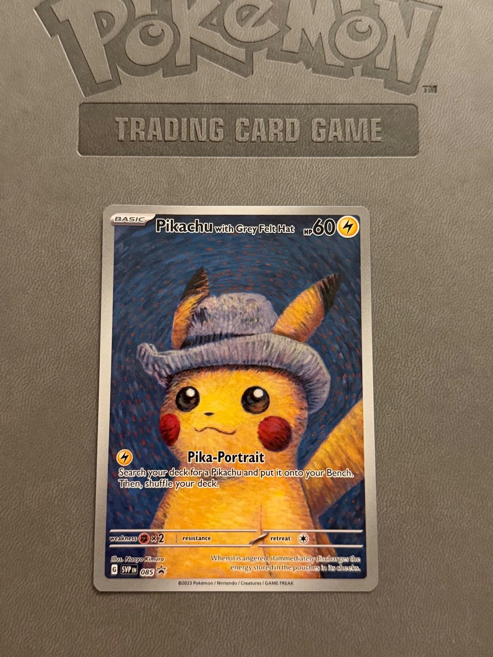 Pokémon Carte collezionabili: Pikachu with Grey Felt Hat (SVP 085) – Usato da Biel/Bienne venduto da Anita.H67