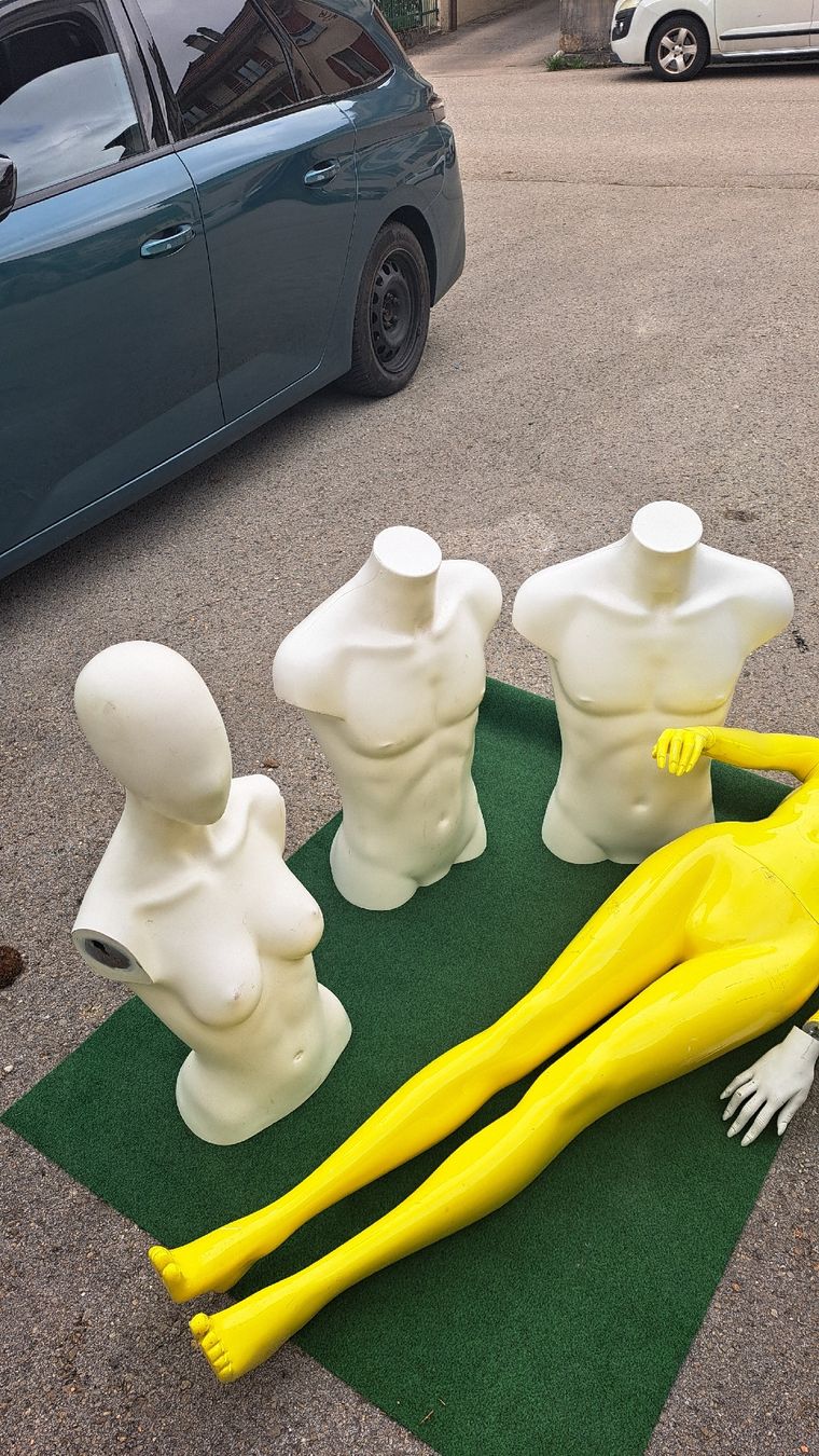 Allestimento di negozi e stand fieristici: Mannequins à vendre – Usato da Travers venduto da tho_v7nd