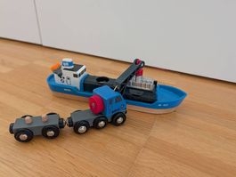Brio Containerschiff mit Kranwagen