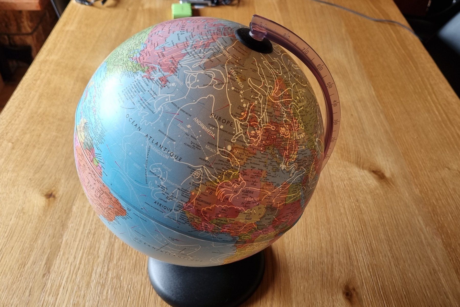 Globus Lampade: Globe terrestre lumineux  /Beleuchteter Globus mit Sternbild – Usato da Couvet venduto da Mima0077