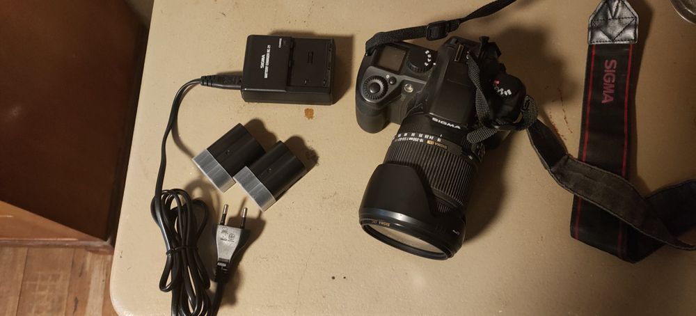 Sigma SD 15 Kamera mit 18-250mm 2