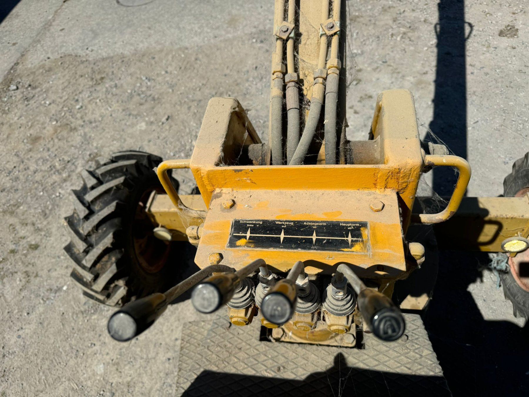Gru: Mistkran Griesser 1413 – Usato da Menzingen venduto da Staub-Landtechnik 2