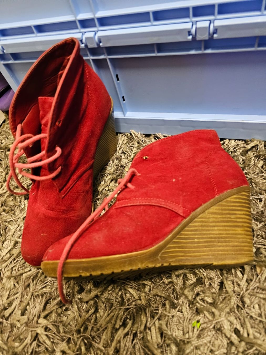 Scarpe da donna: Rote Keilstiefeletten Gr. 37 - Herbst-Schnäppchen! – Usato da Zürich venduto da iwa_7wfj 1