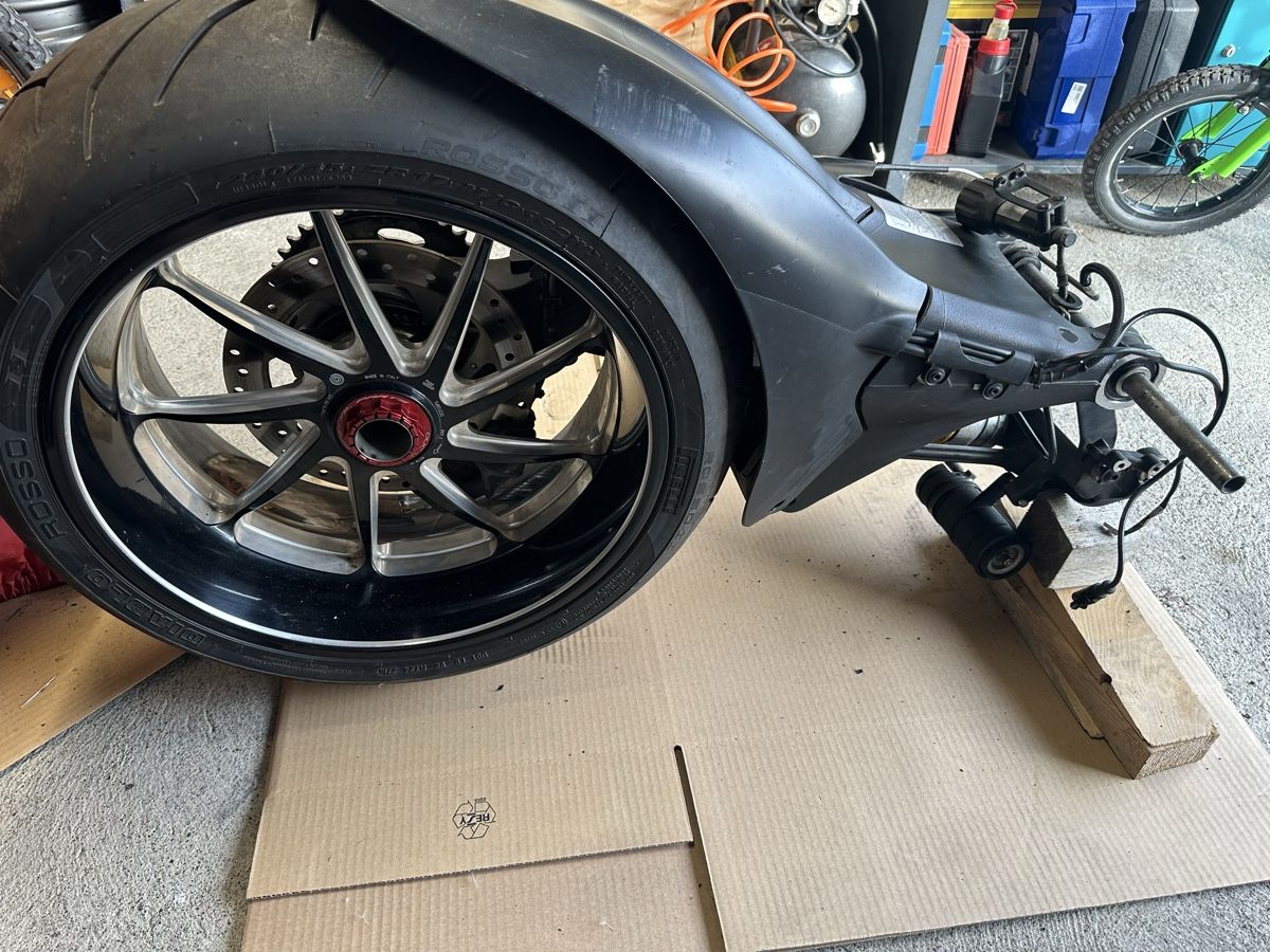 Ducati Tutti i ricambio per moto: Einarmschwinge Ducati Diavel 1200 – Usato da Wohlen AG venduto da Turiddus