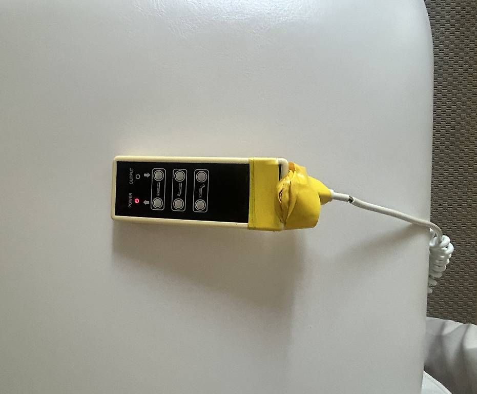 Fauteuils de soin: Elektrische Massage- / Therapieliege – D'occasion à Liebefeld par Sigusa 3