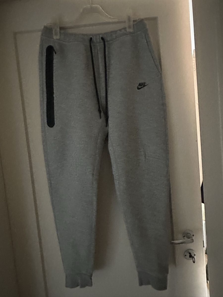Nike Pantaloni: Herren Nike Jogginghose Gr/L – Nuovo (secondo la descrizione) da Basel venduto da Ivana_4 1