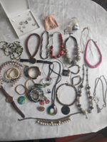 Lot bijoux fantaisie femme bagues colliers montres