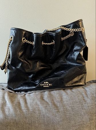 Handtasche Coach schwarz gesteppt mit Goldkette neuwertig