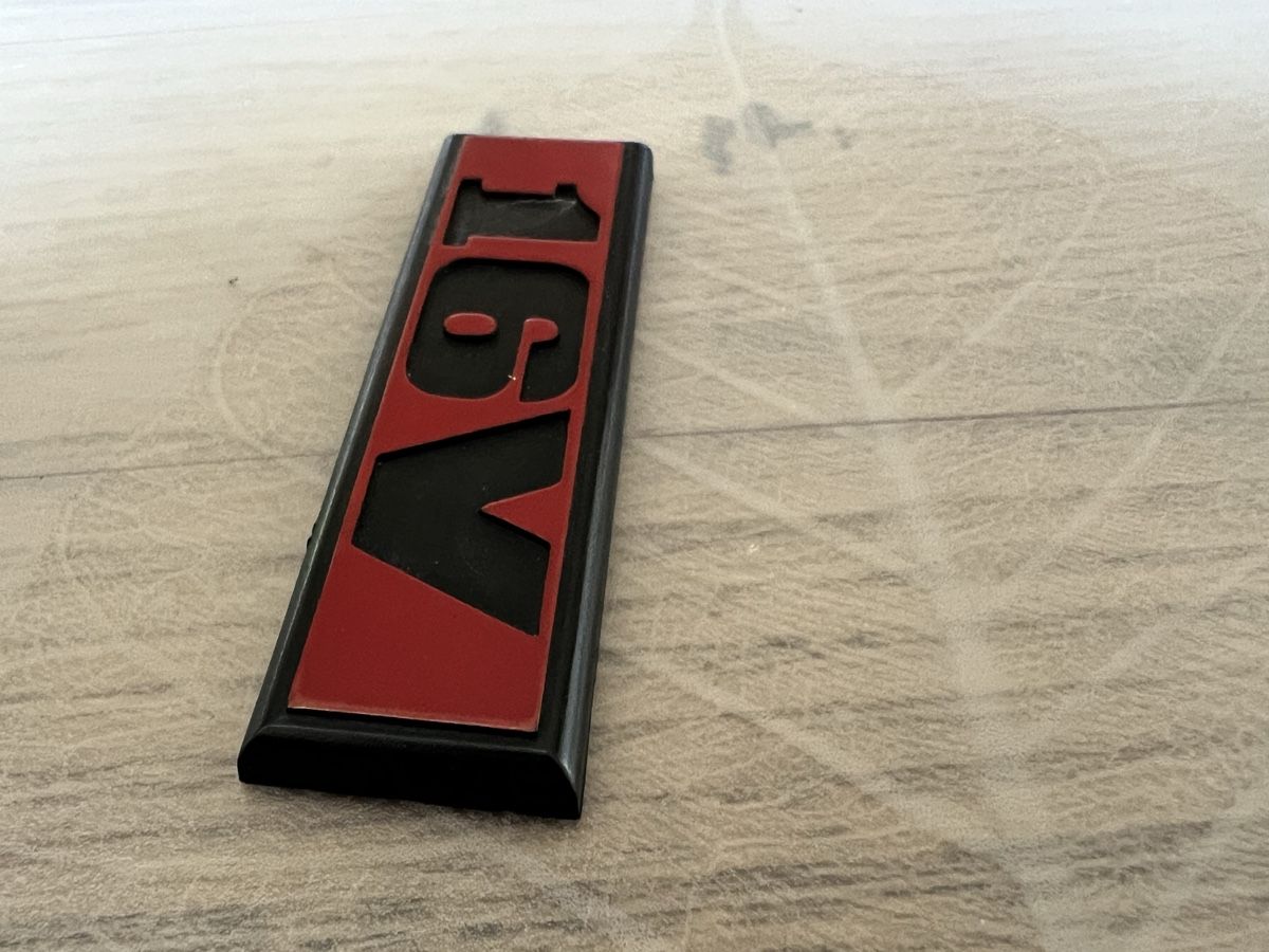 VW Tutti pezzi di ricambio auto: VW 16V Emblem Original  – Usato da Sevelen venduto da Ritiplampi 3