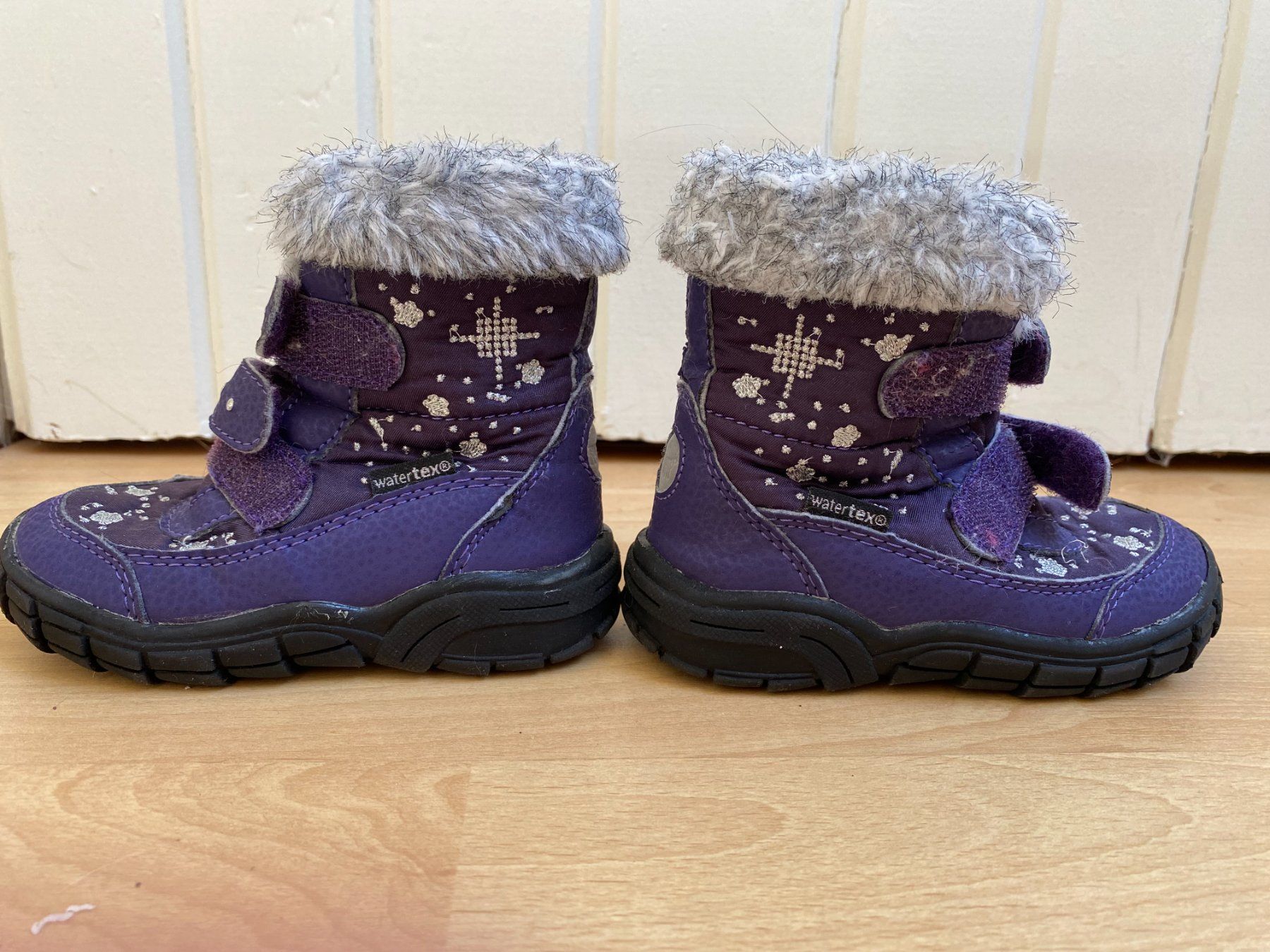 Scarpe per ragazzi: Winterstiefel Kinder Grösse 22 – Usato da Richterswil venduto da Mano1st 1