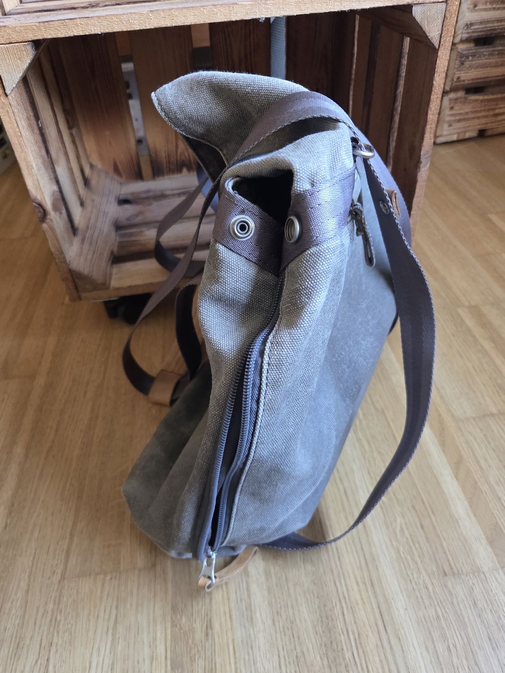 Qwstion Zaini: QWSTION Rucksack grau Canvas – Usato da Winterthur venduto da cat_g9v9 2