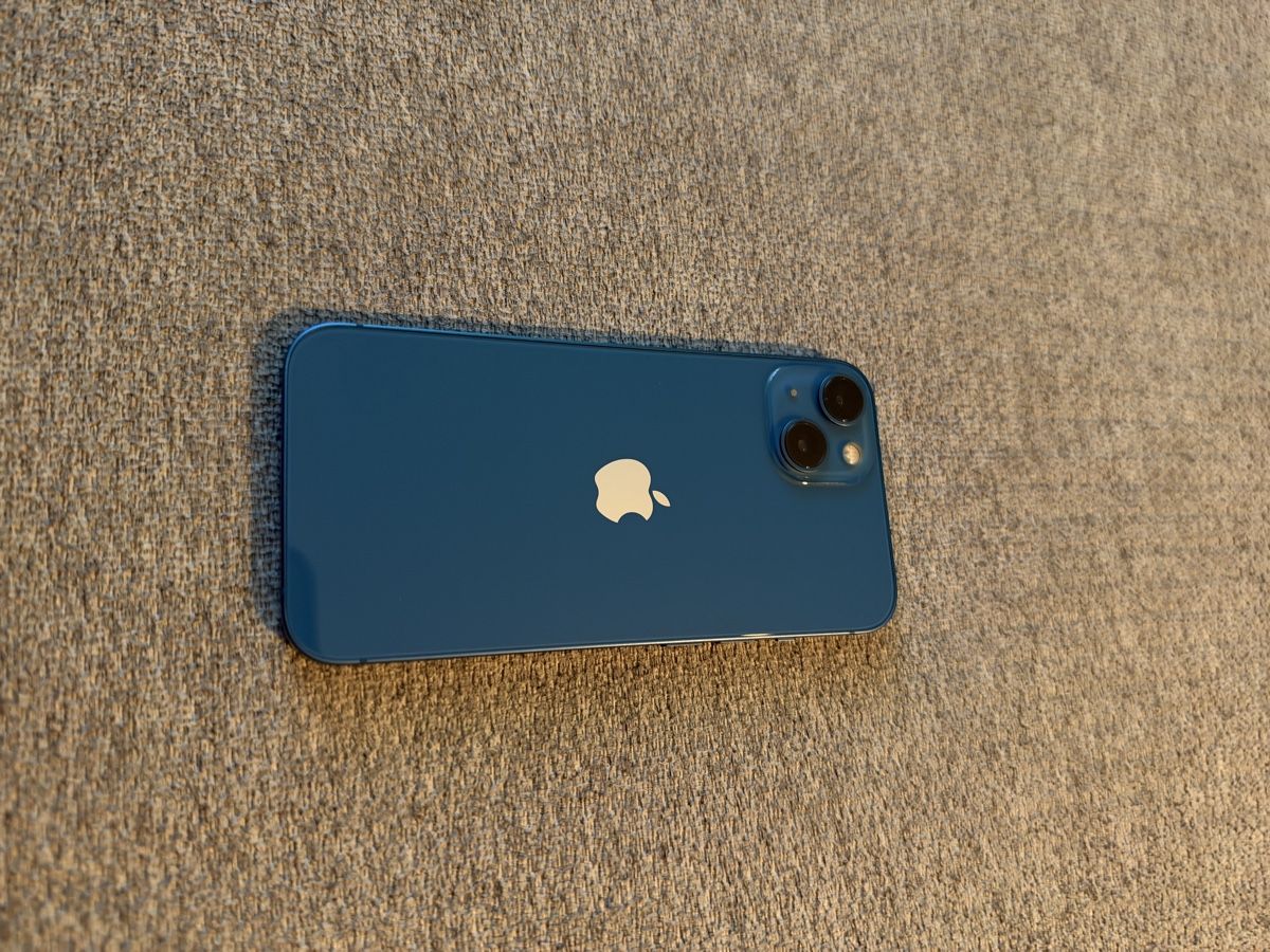 Apple Handys / Smartphones: Iphone 13 128 GB Blau mit Nussbaumfurnier Case/Ladekabel – Gebraucht aus Einigen von yamaha113 4