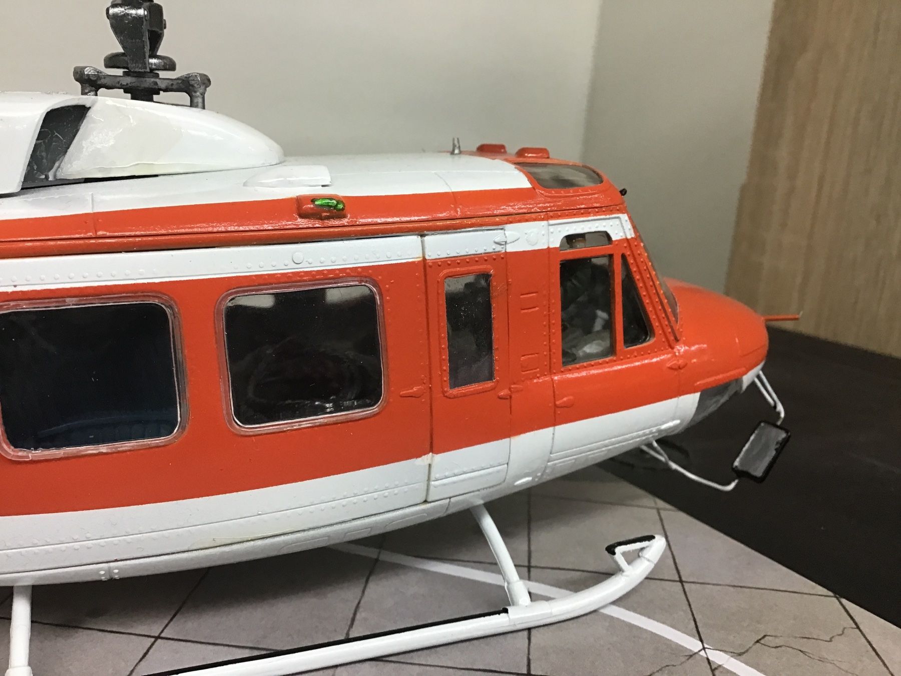 Modellbausätze & Standmodelle: Heliswiss Modell Hubschrauber, Bell 1:32 – Neu (gemäss Beschreibung) aus Männedorf von Spezial-Modelle 3