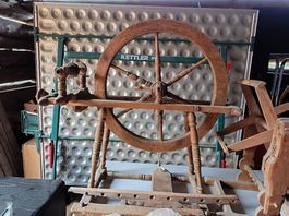 Spinnrad aus Holz antik mit Gebrauchsspuren funktionsfähig