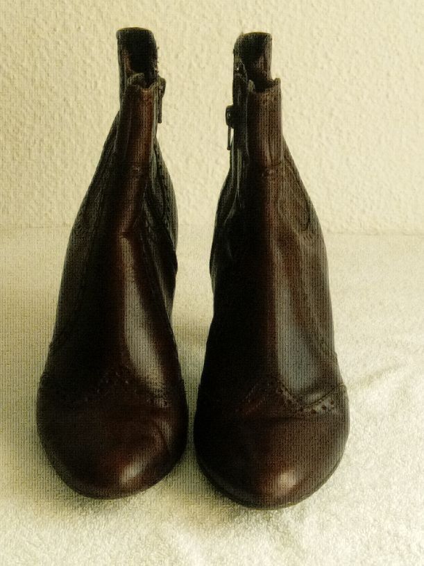 Scarpe da donna: Stiefelette mit seitlichem Reissverschluss – Usato da Zürich venduto da Mitzi6