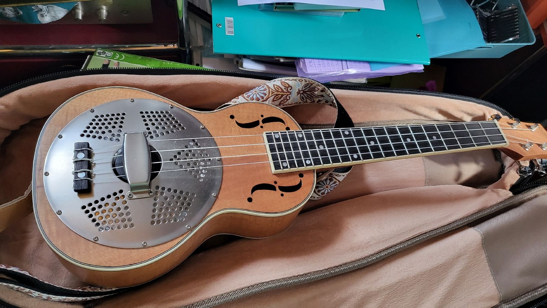 Strumenti musicali: Gold Tone Resonator Ukulele – Nuovo (secondo la descrizione) da Ebmatingen venduto da LaPassiflora
