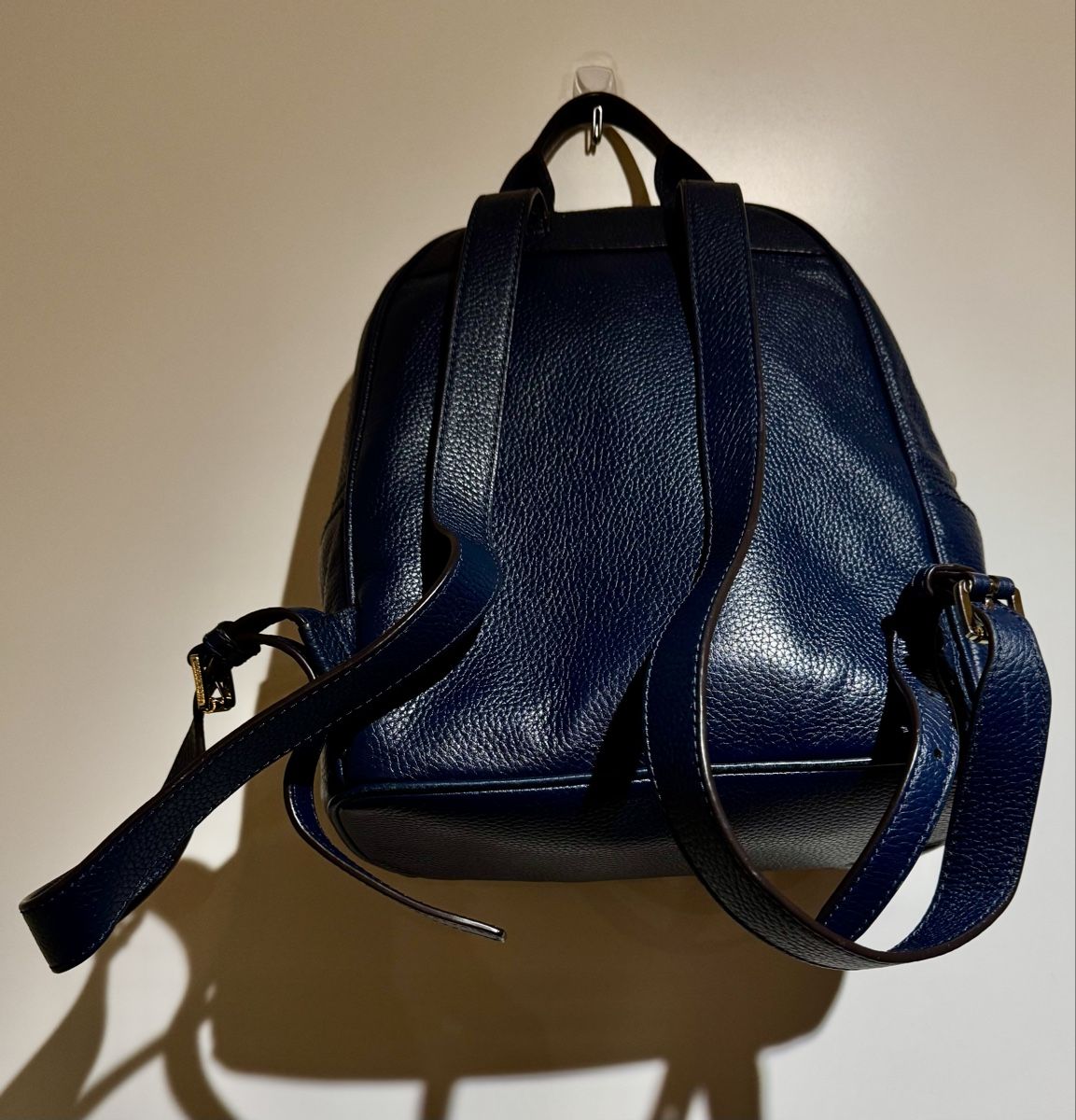 Michael Kors Zaini: Michael Kors Backpack navy blue gold studded – Usato da Hurden venduto da rac_wyf8 1