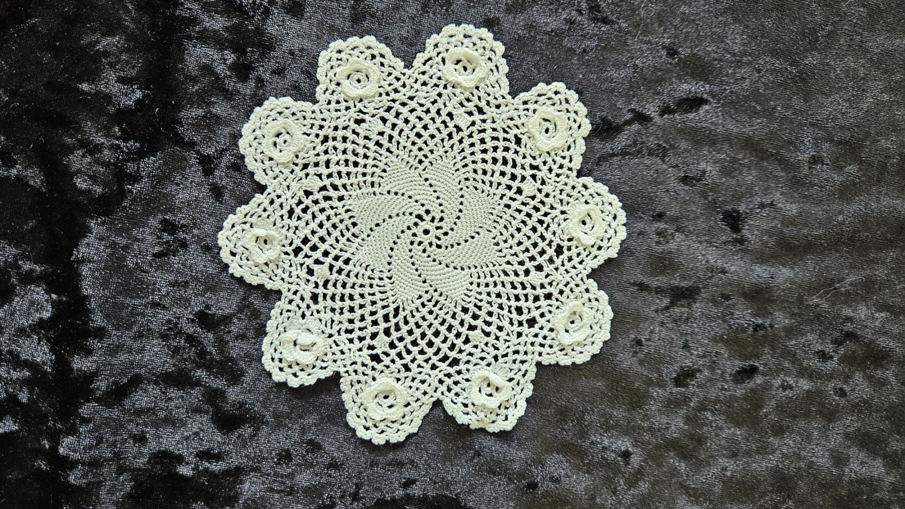 Autre linge de table: Spitzendeckchen Spitzendeckeli D13 cm Deckeli Weiss – D'occasion à Gossau ZH par LeoniesDeko 4