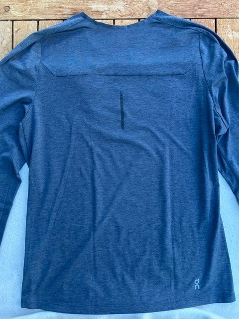 On T-shirt: ON Running Performance Shirt – Usato da Altendorf venduto da Eisenmaennchen