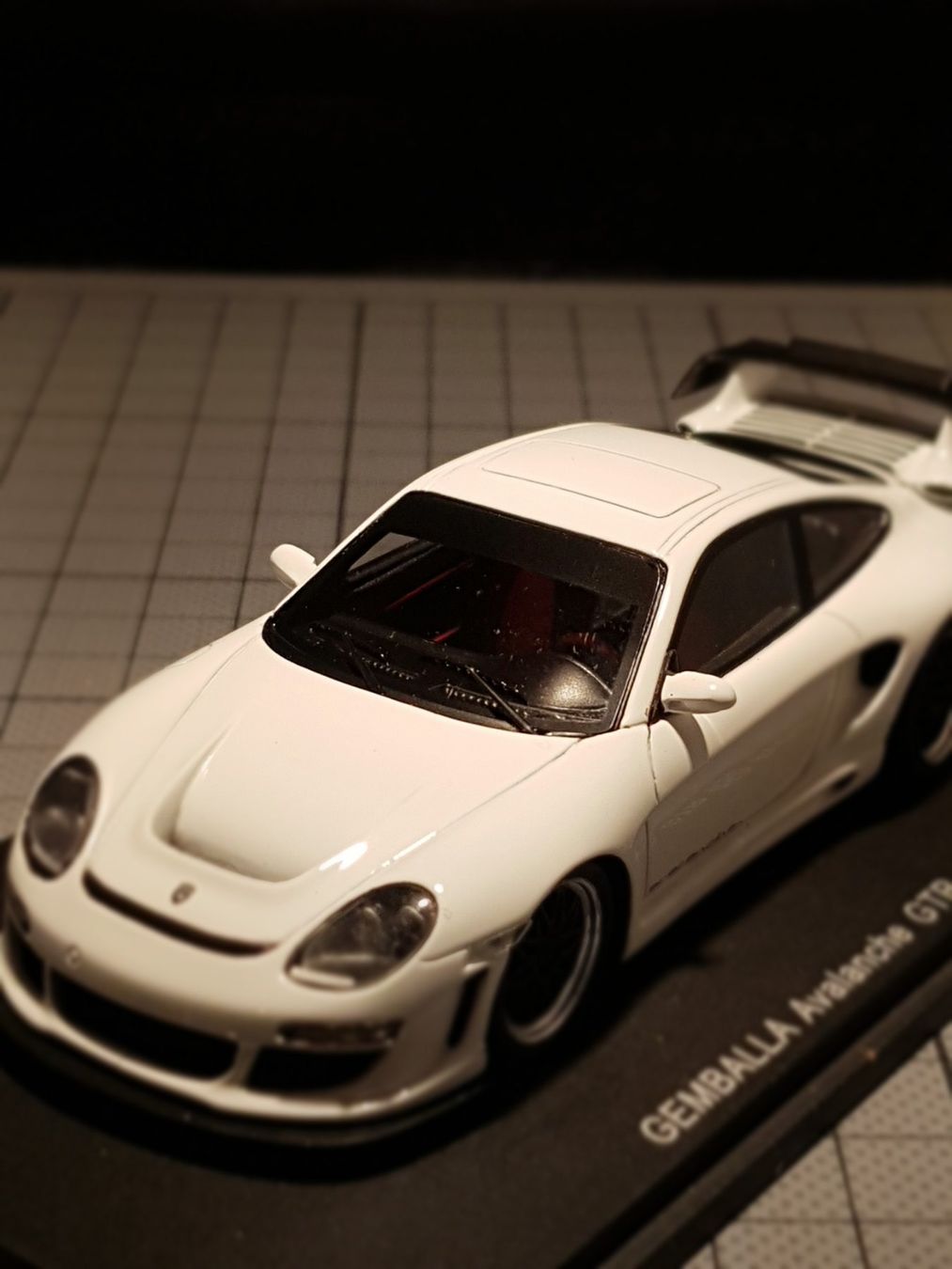 Porsche Modellini d'auto: Gemballa Avalanche GTR 650 EVO-R – Nuovo e nell'imballaggio originale da Chézard-St-Martin venduto da AlPat-Collections 1