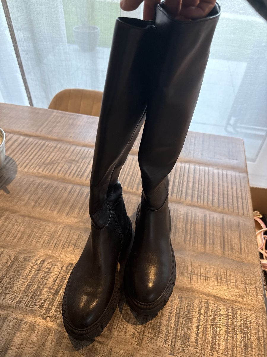 Scarpe da donna: Stiefel Schwarz Grösse 37 – Usato da Selzach venduto da romanstraumann