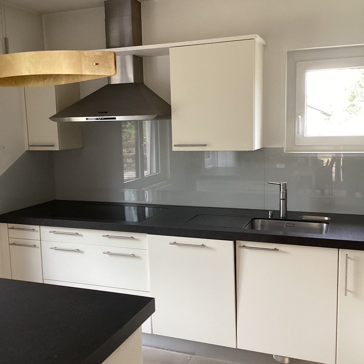 Cucine complete: Cuisine d'angle  avec îlot central – Usato da Fribourg venduto da pie_9sqz 1