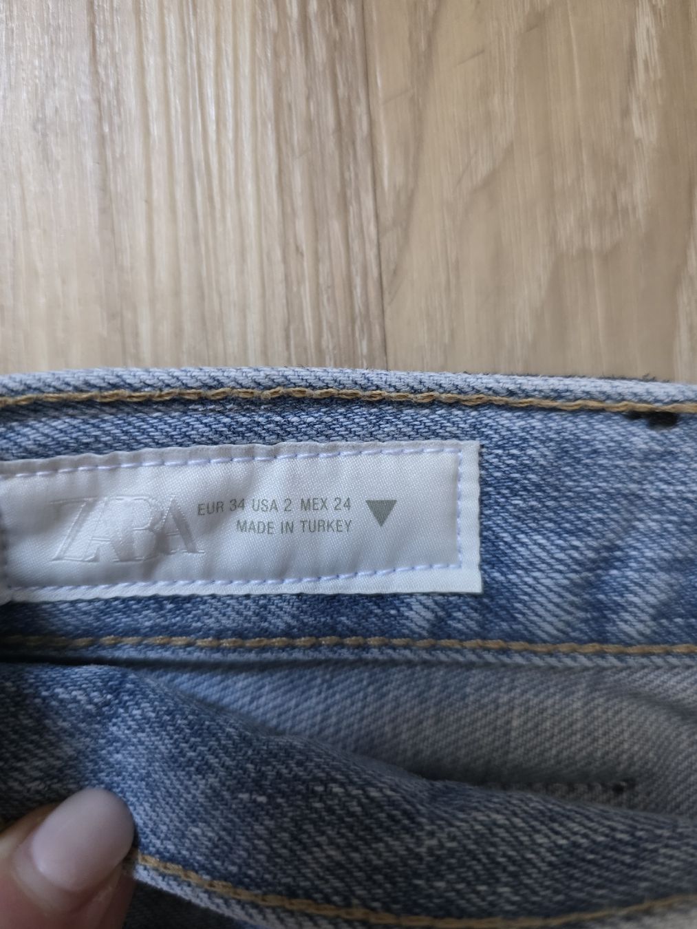 Zara Jeans: Mid waist loose straight Jeans – Usato da Interlaken venduto da NataliiaS 6