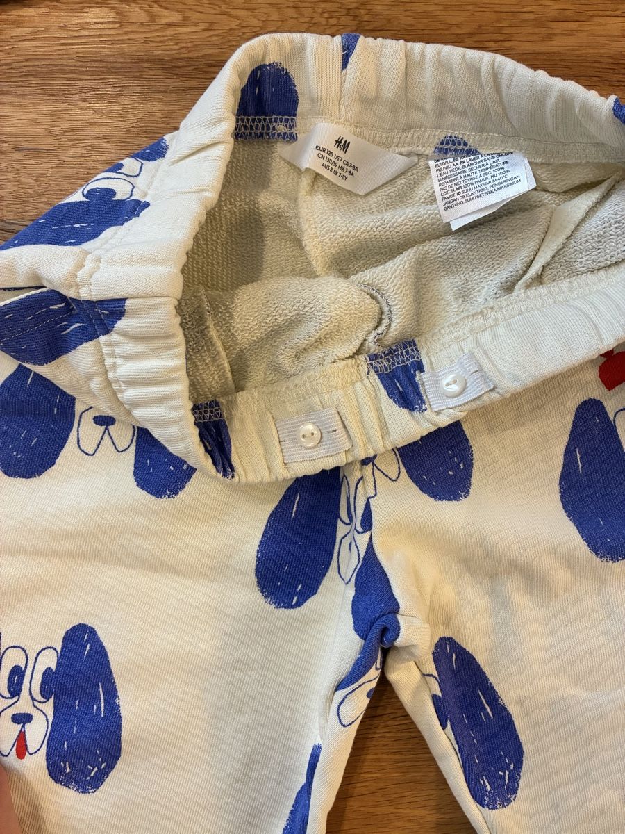 H&M Kleiderpakete & -sets: H&M Kinder Set Pullover und Hose / Trainer / Grösse 128 – Gebraucht aus Münchenstein von Pricemaker100 2