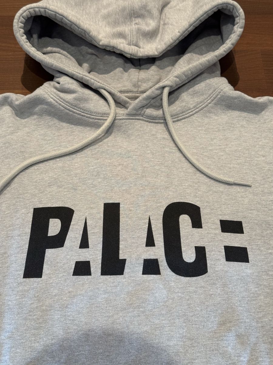 Palace Pullover & Sweatshirts: Palace Block Hood grau, Gr. M – Gebraucht aus Gränichen von lixil