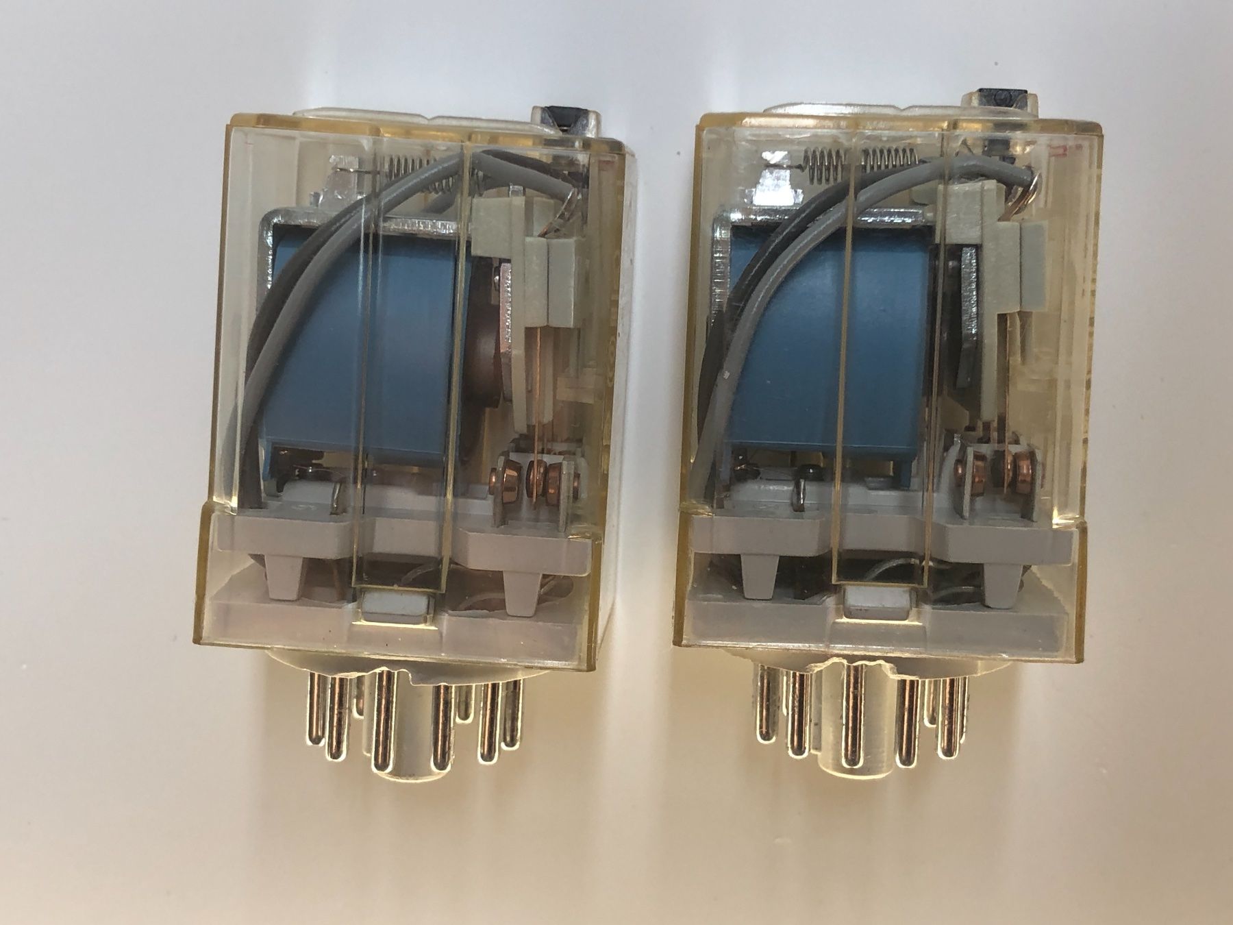 Elektronikbauteile: 2 Relais mit Sockel  //  Type 60.13  //  Spule 24V DC – Gebraucht aus Bergdietikon von Garak 7