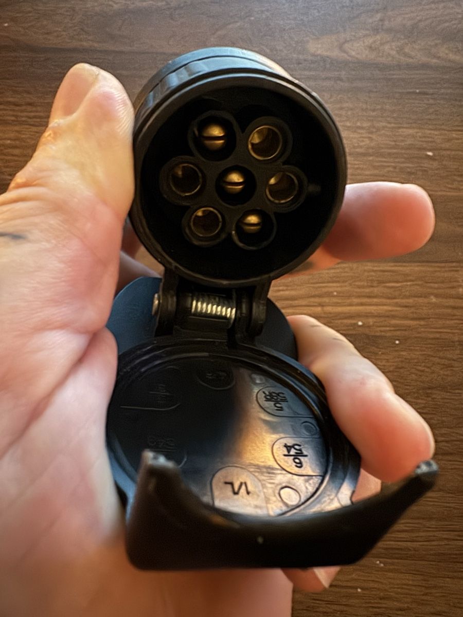 Ganci per rimorchio: Adapter Anhängerkupplung 13 auf 7  – Usato da Luzern venduto da Knutsen7 1