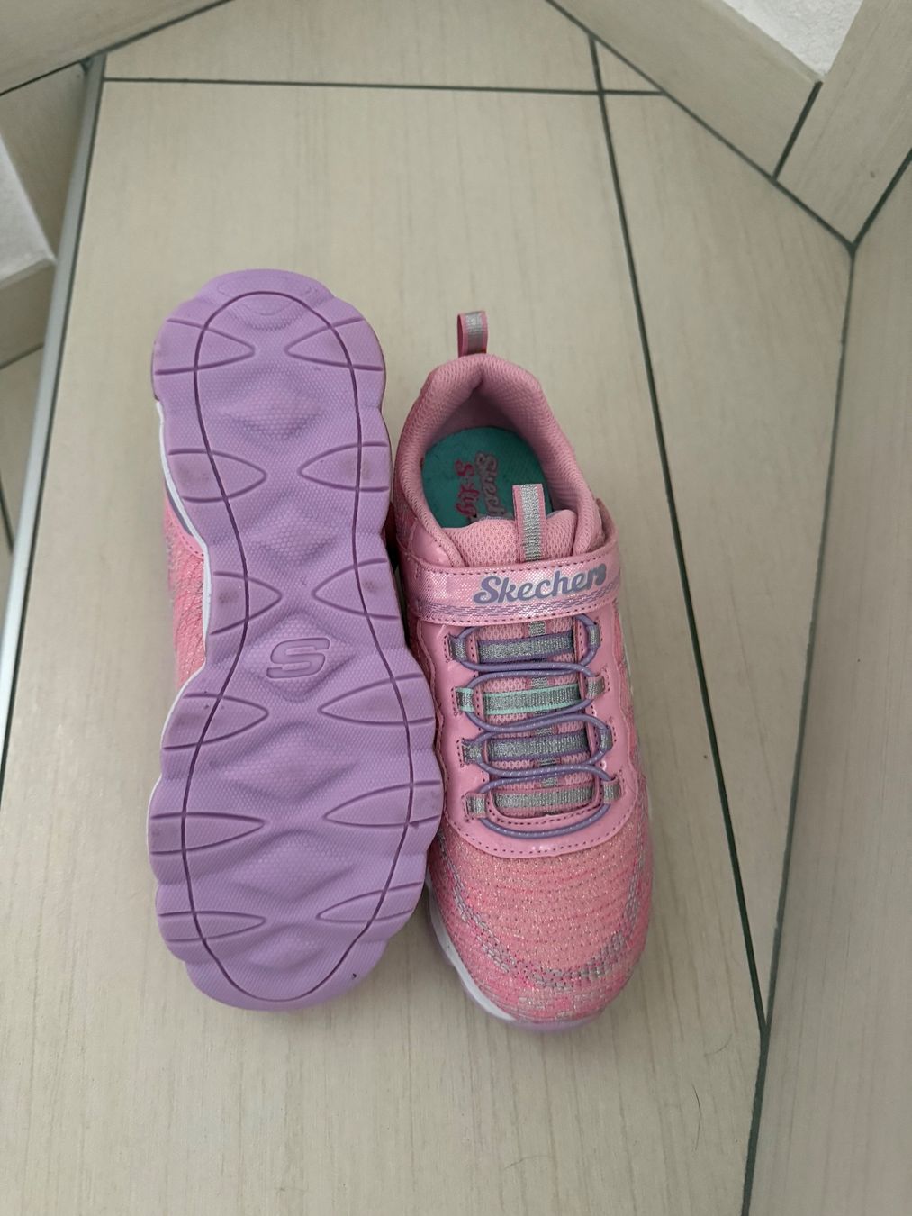 Skechers Scarpe per ragazze: Sketcher Nr. 37 Neu – Nuovo (secondo la descrizione) da Gordola venduto da jel_6ntg 2