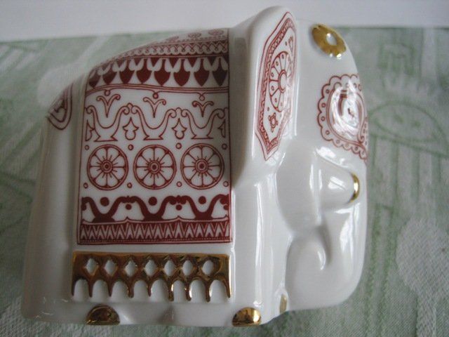 Statuette: PORZELLAN  - ELEFANT,  CEYLON TEE-GEFÄSS – Nuovo e nell'imballaggio originale da Zürich venduto da Fredor01 1