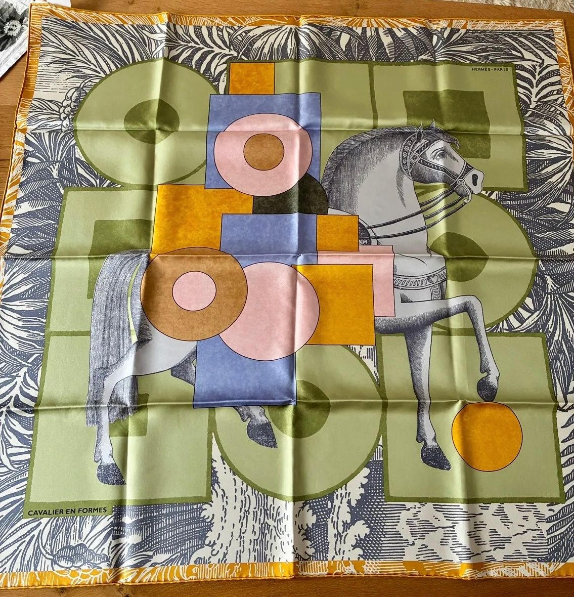 Hermès Foulards & écharpes: Hermès Carré 90 Seidentuch "Cavalier en Formes" – Neuf (Voir description) à Triesen par atos87