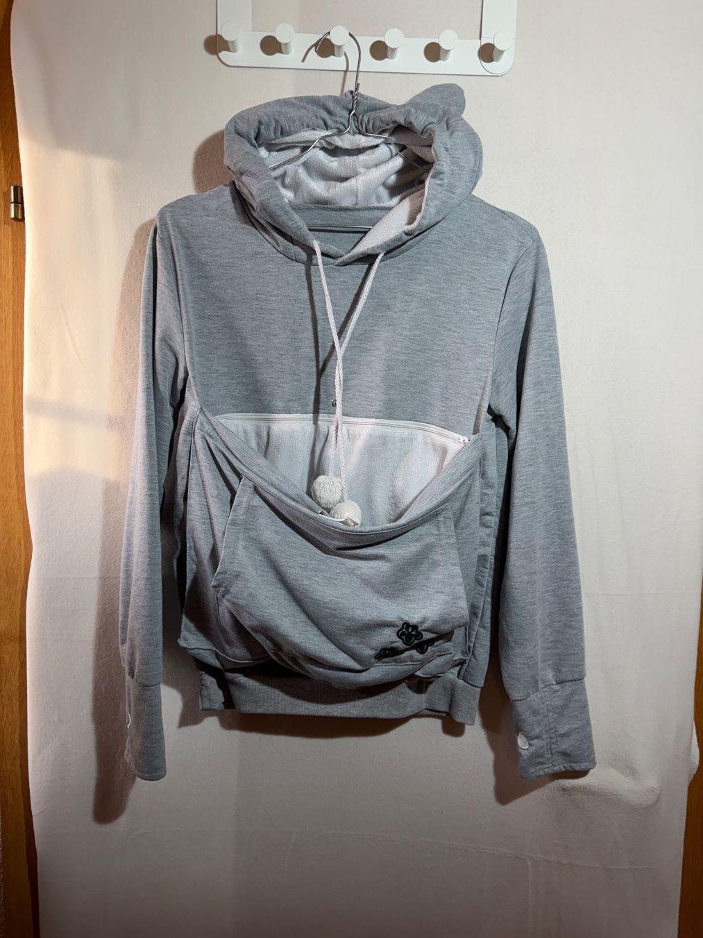 Maglioni & Felpe: Kapuzenpullover mit Katzen- oder Hundetasche Gr. S – Usato da Grosswangen venduto da SALE_SALE_SALE 1