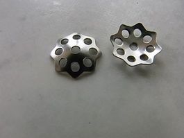 6 Perlkappen Blume gelocht 8mm Edelstahl
