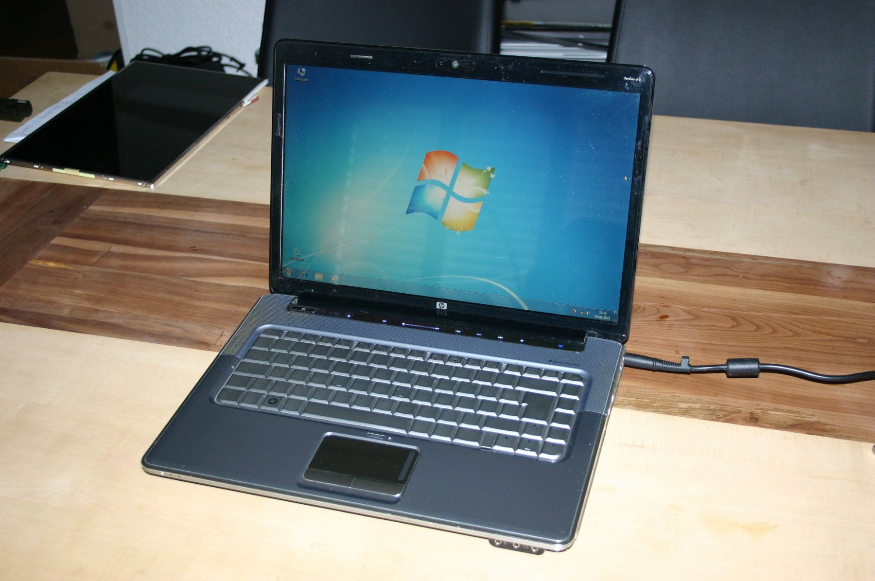 Hewlett Packard Notebook: Schönes HP DV5 Glanznotebook mit Win7 32Bit – Usato da Stettlen venduto da Bigjm 1