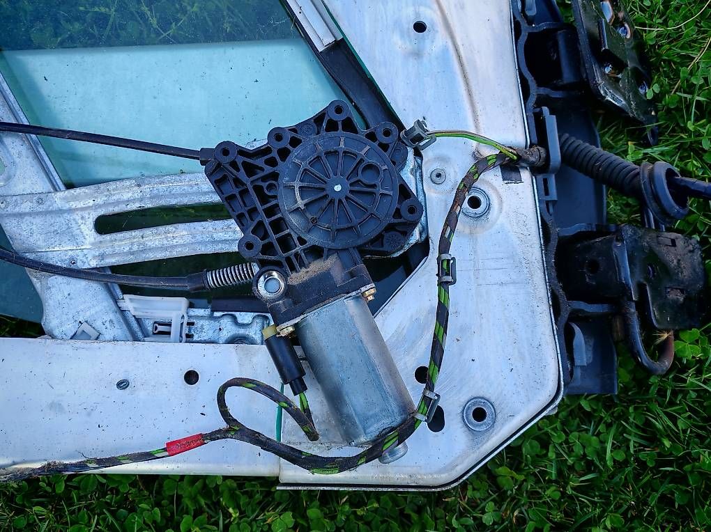 Smart Tutti pezzi di ricambio auto: Smart roadster porta sinistra – Usato da Cadenazzo venduto da Mulinacu 1