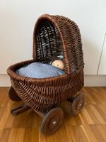 Neu.Puppenwagen aus Weidenkorb  - komplett mit Inhalt