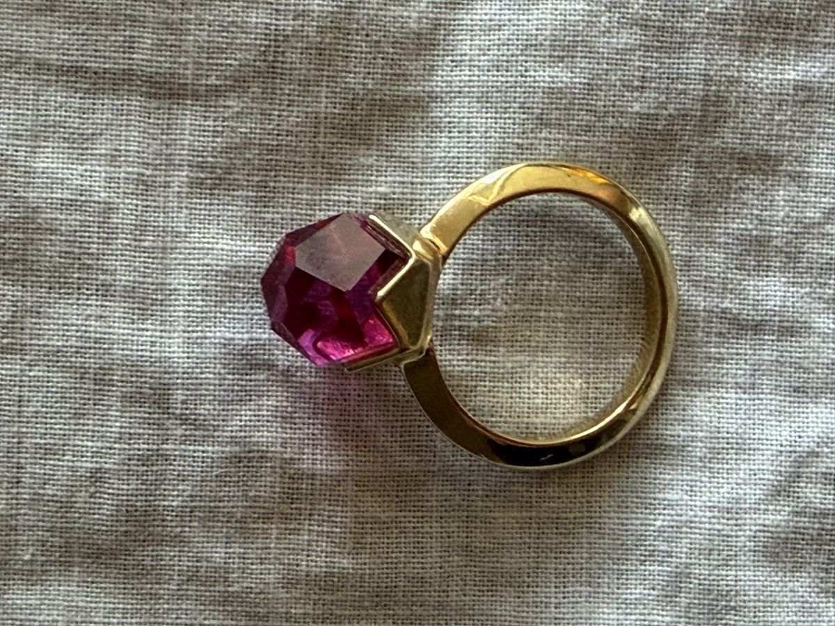 Swarovski Bagues: Stunning Raw Ruby & Gold Ring - Perfect Gift! – D'occasion à Bassersdorf par kri_dn6m 1