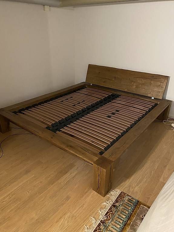 Livique Lits: Bett Emilia massive Sumpfeiche – D'occasion à Wilen b. Wollerau par degen2000 2