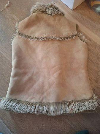 Gilet fourrure brodé 6-8 ans